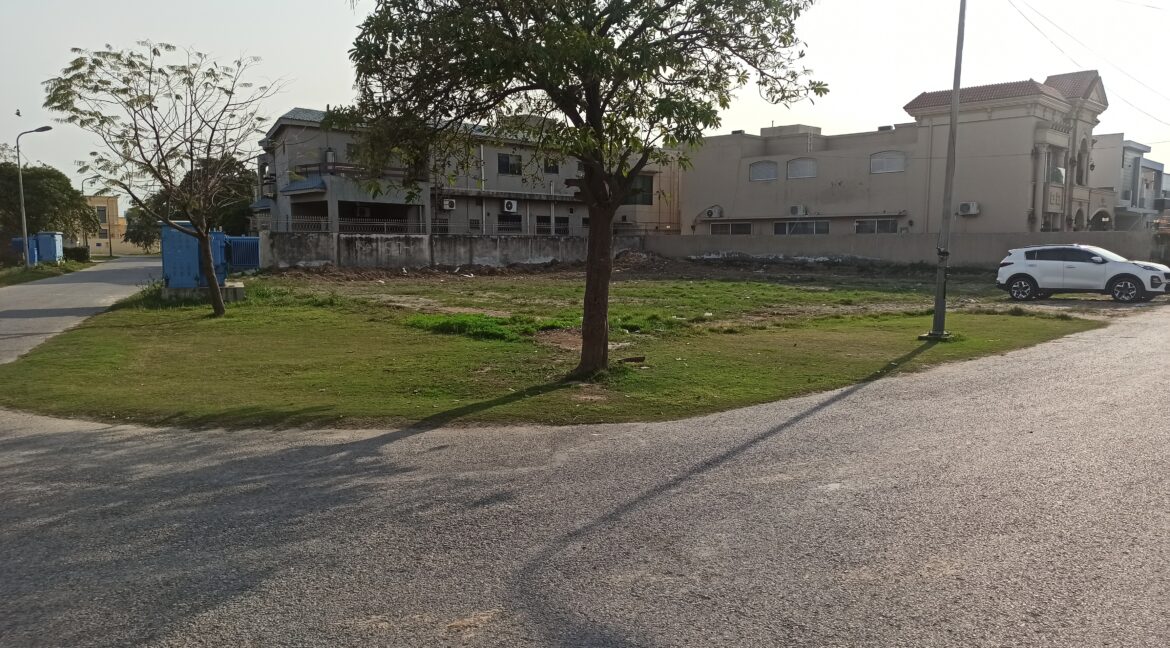 dha phase 8 plot for sale